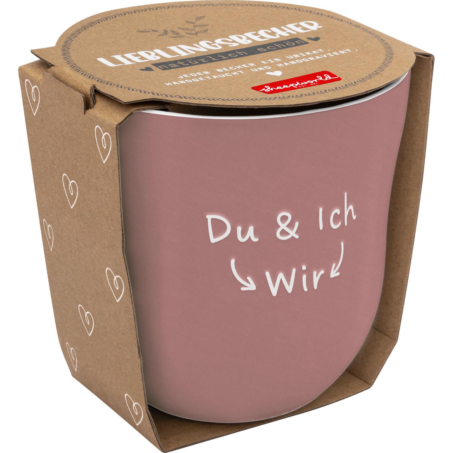 Rosa Steinzeug-Becher mit weißer Aufschrift 'Du & ich → Wir' in brauner Verpackung.