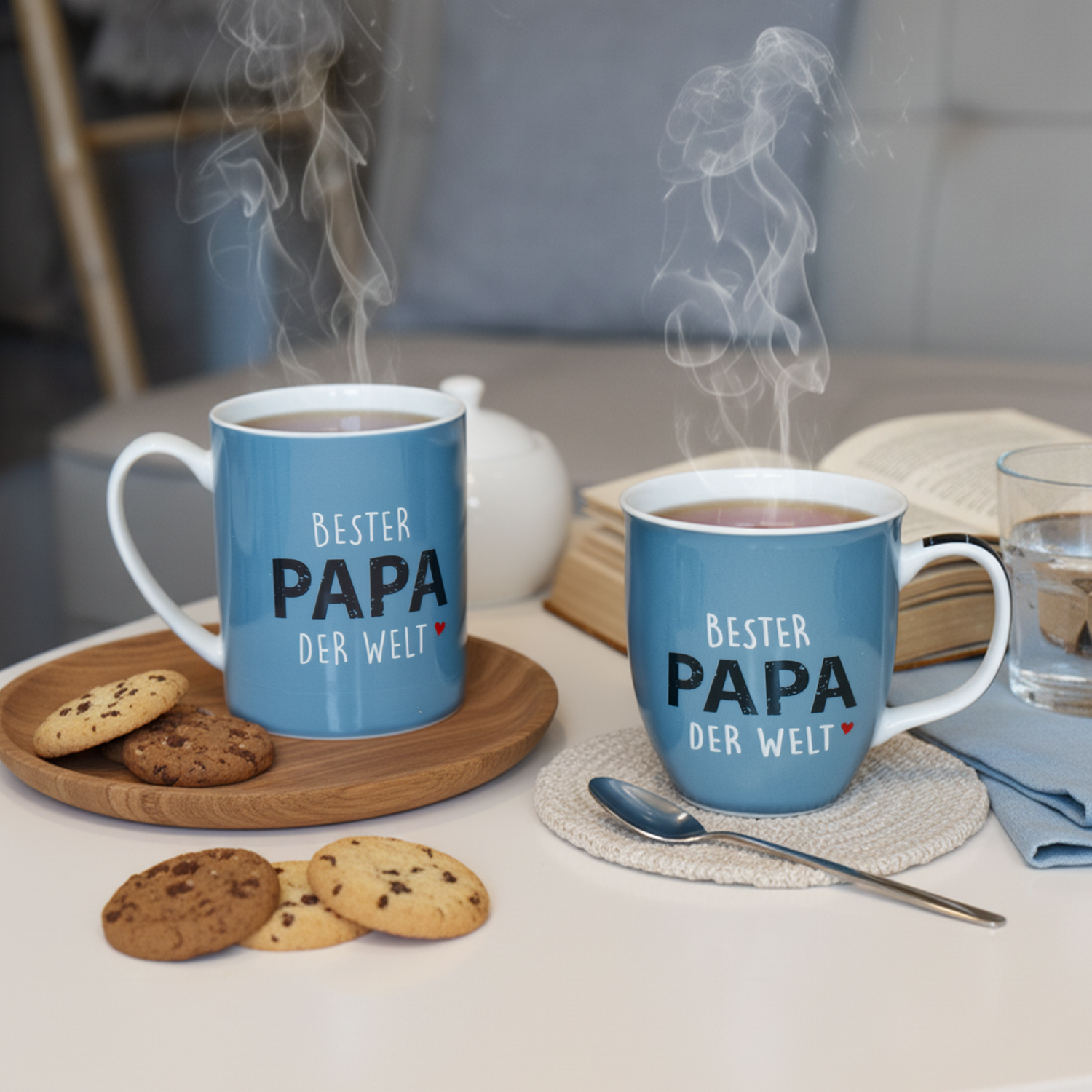Blaue Porzellantasse mit dem Spruch BESTER PAPA DER WELT