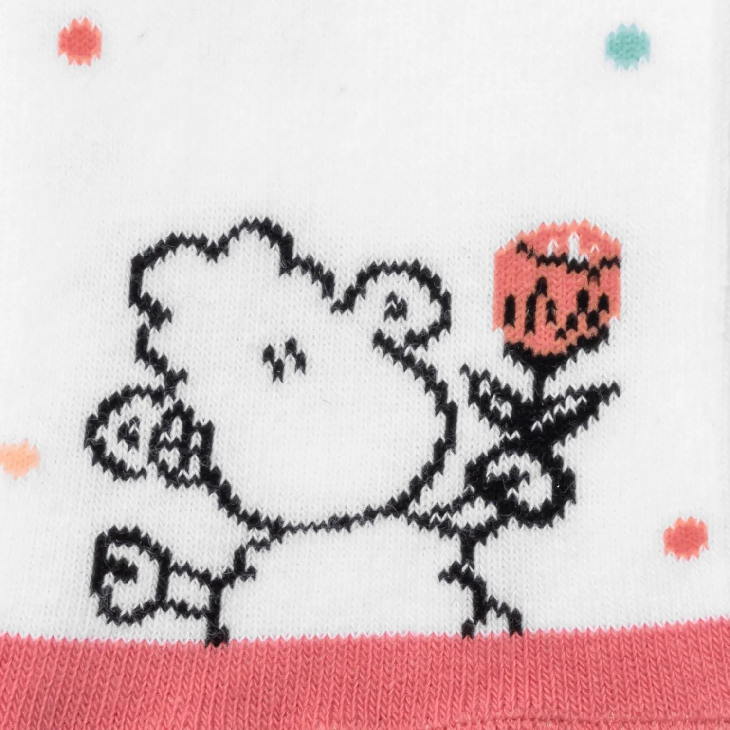 Weiße Zaubersocken mit Snoopy-Motiv, rosa Bordüre und pastellfarbenen Punkten