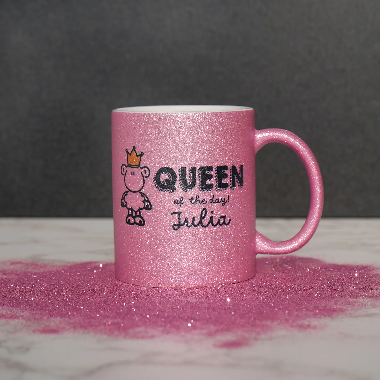 Rosa Glitzer-Tasse mit Schaf-Motiv und Namensdruck Julia