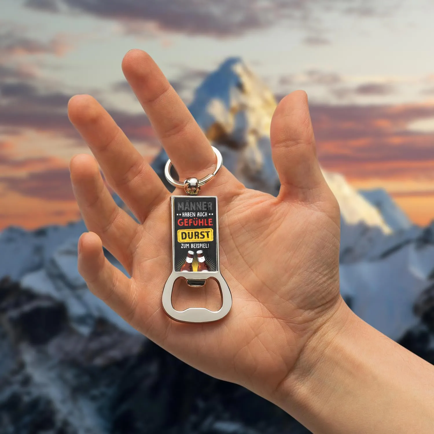 Schlüsselanhänger mit Flaschenöffner; Motiv 'Männer haben auch Gefühle', Metall, Epoxid, an Headerkarte.