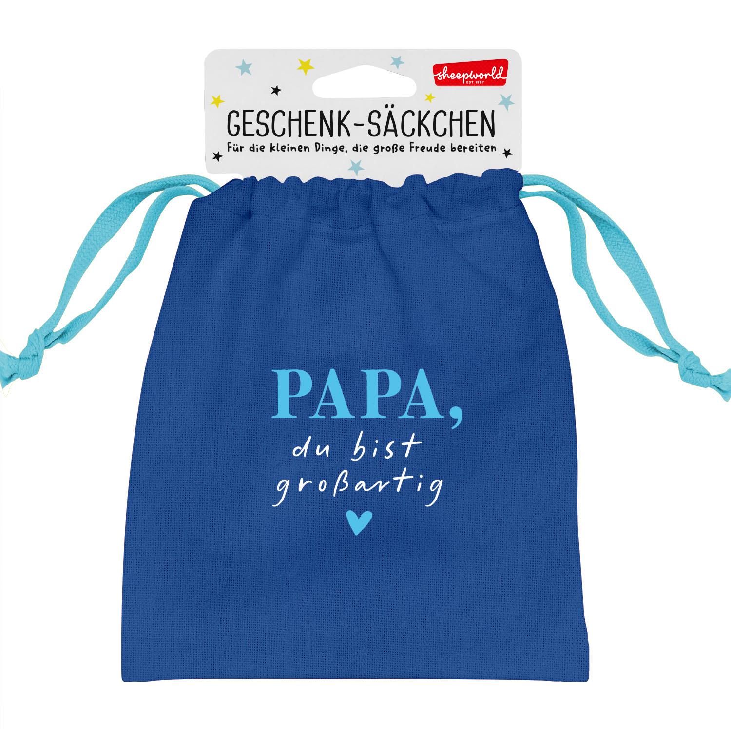 Blaues Canvas-Geschenksäckchen mit Druck 'PAPA, du bist großartig' und hellblauen Zugbändern.