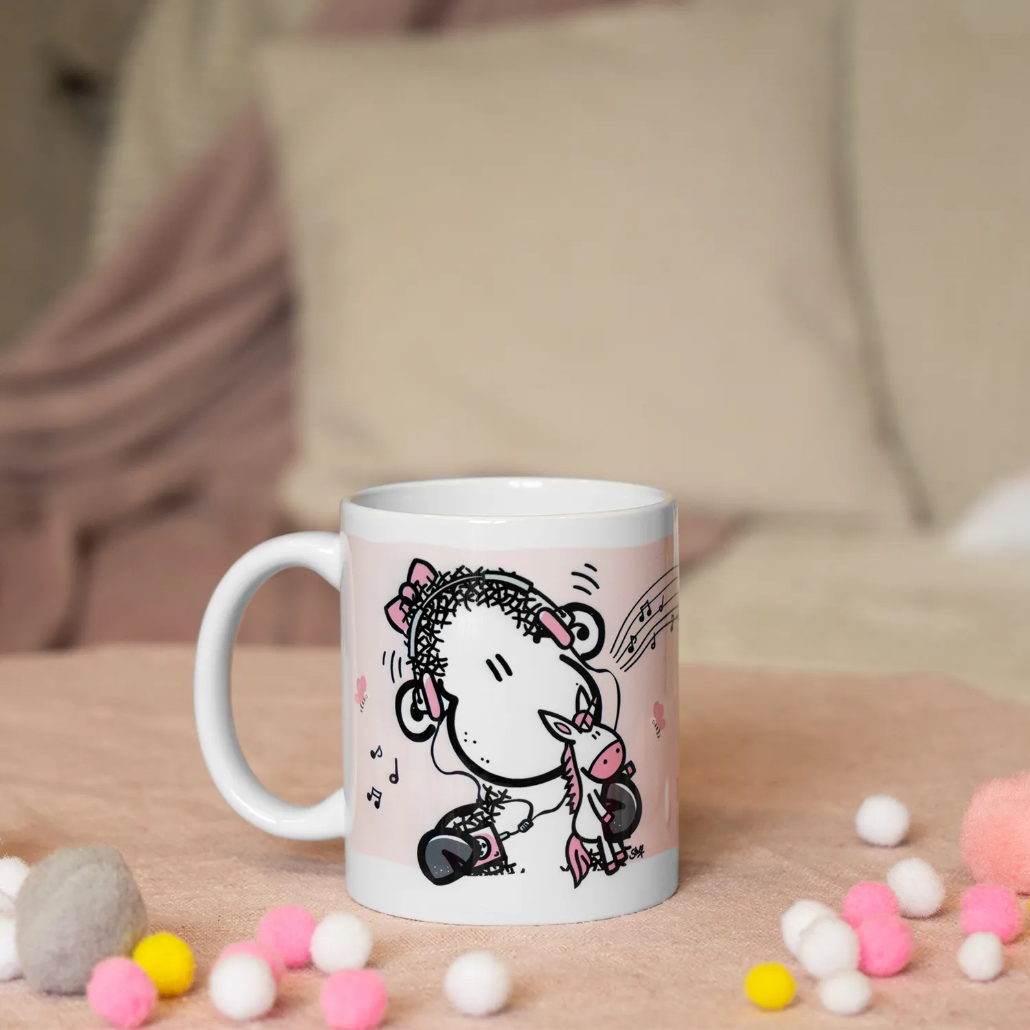 Weiße Porzellan-Tasse mit rosa Schaf-Design, personalisiert mit Namen