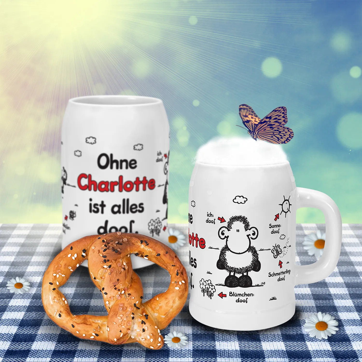 Weißer Keramik-Bierkrug mit Namensdruck und Schaf-Motiven