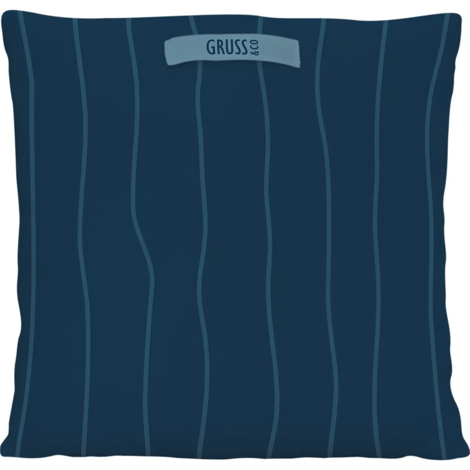 Dunkelblaues Plüschkissen mit hellblauem Wellenmuster und Label GRUSS & Co.